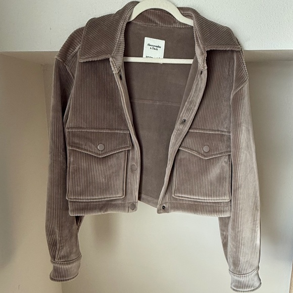 NWOT Abercrombie & Fitch Cropped Corduroy Velour Shirt Jacket Tan (Size S) - Picture 6 of 9